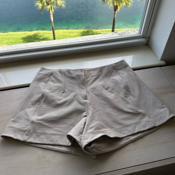 Lululemon Utilitech Relaxed-Fit High-Rise Short 3.5” - Picture 2 of 6